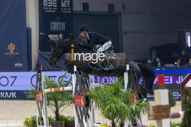 Jochems Kevin (NED) riding Flying Jackie_Verona_20241109_SS358390.jpg